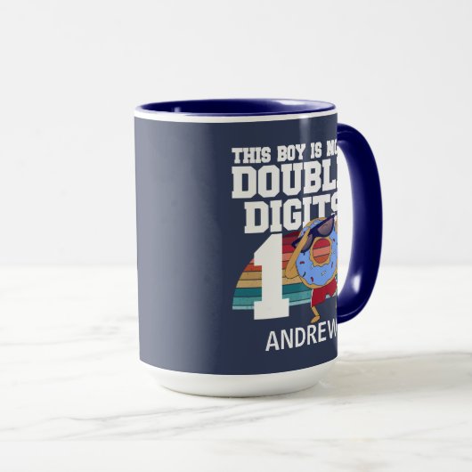 Deze jongen is nu 2 cijfers grappige 10e verjaarda mok (Voorkant rechts)