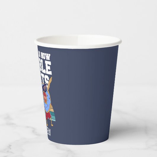 Deze jongen is nu 2 cijfers grappige 10e verjaarda papieren bekers (Links)