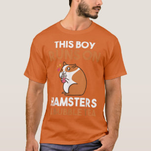 Deze jongen loopt op borrelthee en hamsters t-shirt