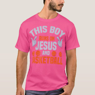 Deze jongen loopt op Jesus en basketbal Christelij T-shirt