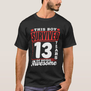 Deze jongen overleefde 13 jaar als Geweldige jonge T-shirt