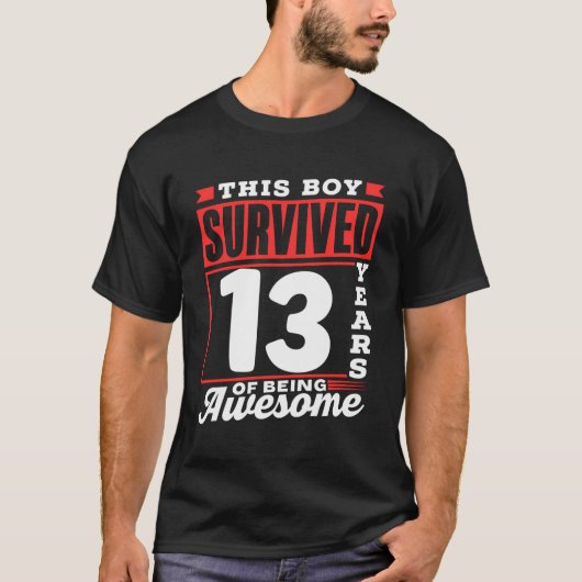 Deze jongen overleefde 13 jaar als Geweldige jonge T-shirt (Voorkant)