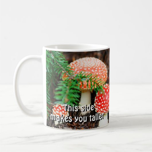 "Deze kant maakt je groter" paddenstoel-Mok Koffiemok (Links)