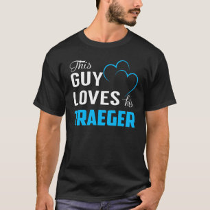 Deze kerel houdt van zijn TRAEGER T-shirt