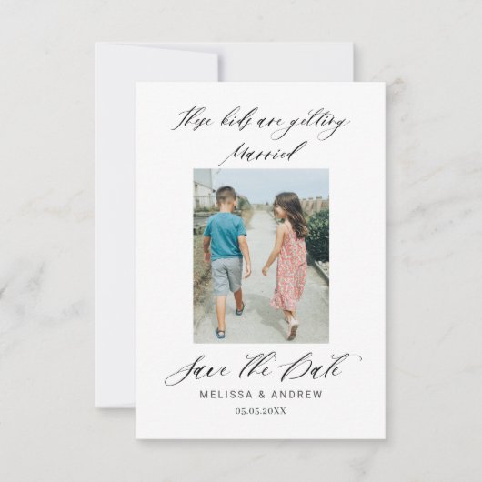 Deze Kinderen worden gehuwd sparen de Datum Save The Date (Voorkant)