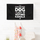 Deze kinderloze hondendame stemt Kamala-verkiezing Spandoek (Insitu)