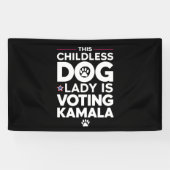 Deze kinderloze hondendame stemt Kamala-verkiezing Spandoek (Horizontaal)