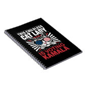 Deze kinderloze kattendame stemt Kamala 2024 Notitieboek (Rechterzijde)