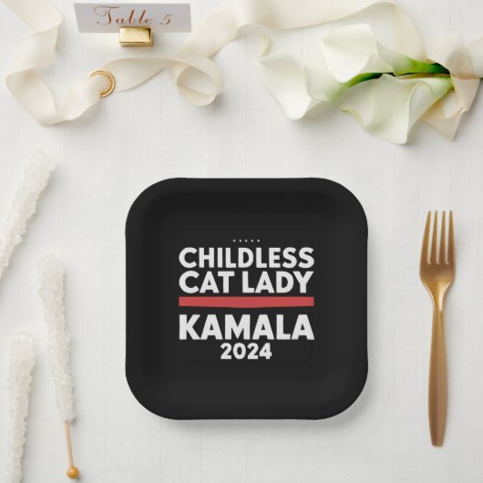 Deze kinderloze kattendame stemt Kamala 2024 Papieren Bordje (Huwelijk)