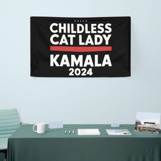 Deze kinderloze kattendame stemt Kamala 2024 Spandoek (Beurs)