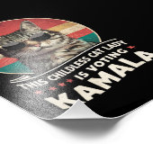 Deze kinderloze kattendame stemt Kamala Foto Afdruk (Hoek)