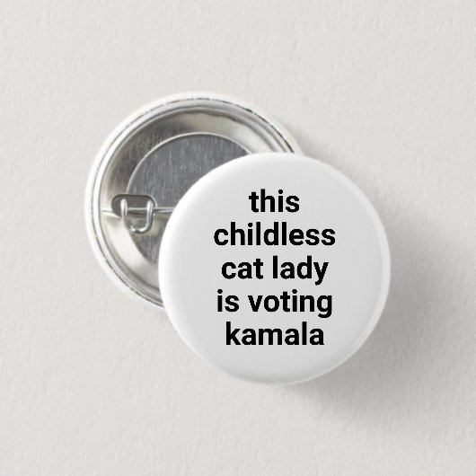 Deze kinderloze kattendame stemt kamala wit ronde button 3,2 cm (Voorkant /achterkant)