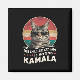 Deze kinderloze kattenvrouw stemt op Kamala Magneet
