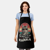 Deze kinderloze kattenvrouw stemt op Kamala Schort (Gedragen)