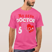 Deze kleine arts is 6 jaar oud - 6e verjaardag D T-shirt (Voorkant)