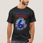 Deze kleine firecracker is zes jongens zestiende j t-shirt (Voorkant)