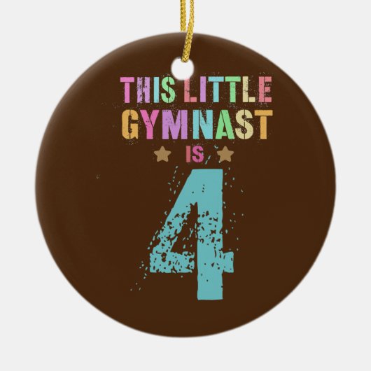 DEZE KLEINE GYMNAST IS 4 Cool 4th Birthday Boy Keramisch Ornament (Voorkant)