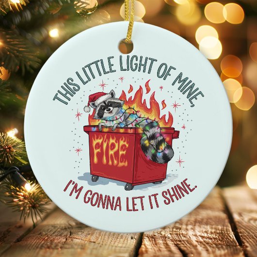 Deze kleine lichte wasbeer dumpster brand keramisch ornament