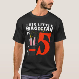 Deze kleine tovenaar is 5 5 jaar 5e verjaardag p t-shirt