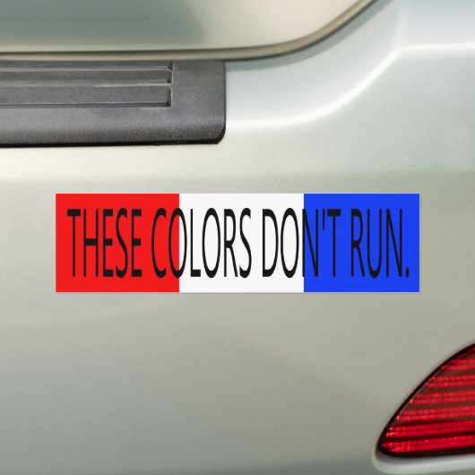 DEZE KLEUREN LOPEN NIET - BUMPERSTICKER (Op auto)