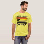 Deze kleuren lopen niet. Gay beer natie. T-shirt (Voorkant volledig)