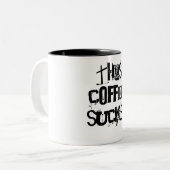 Deze Koffee Sucks!!! Mok met twee toonaangevende k (Voorkant links)