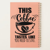 Deze koffie smaakt alsof je je mond moet houden planner (Achterkant)