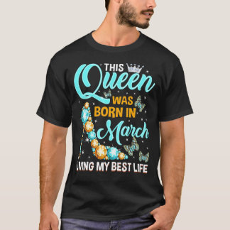 Deze koningin werd geboren in maart Living My Best T-shirt