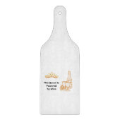 Deze koningin wordt aangedreven door wijn op een snijplank (Voorkant)