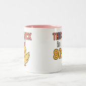 Deze kuiken is 80 Schattigee en leuke verjaardag Tweekleurige Koffiemok (Center)