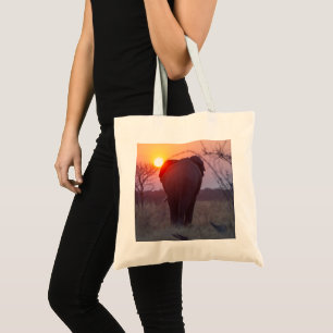Deze lieve mannelijke olifant liep rond tijdens tote bag