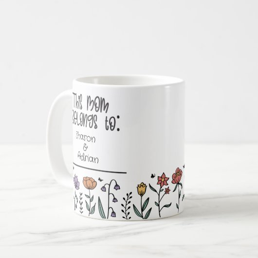 Deze mama behoort tot Bloemen Moeder Gift Custom Koffiemok (Voorkant links)
