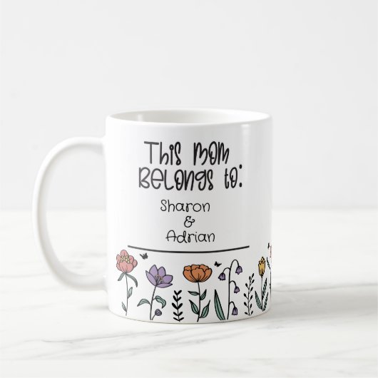 Deze mama behoort tot Bloemen Moeder Gift Custom Koffiemok (Links)