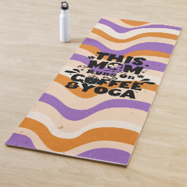 Deze mama draait op koffie & yoga retro golvend pa yogamat