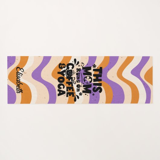 Deze mama draait op koffie & yoga retro golvend pa yogamat (Achterkant (horizontaal))