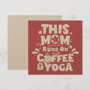 Deze mama loopt op Coffee & Yoga moeder Schattige 