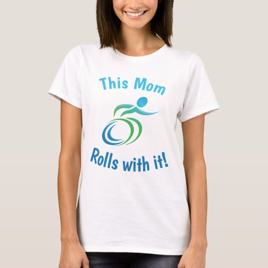 Deze mama rolt ermee... met een kleurrijke rolstoe t-shirt (Voorkant)