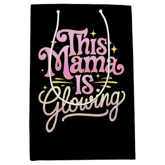 Deze Mama Straalt Moeder Moederdag Medium Cadeauzakje (Voorkant)