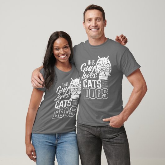 Deze man houdt van katten en honden kat Hondenlief T-shirt (Unisex)