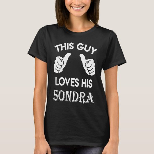 Deze man houdt van zijn SONDRA valentijn hart T-shirt (Voorkant)
