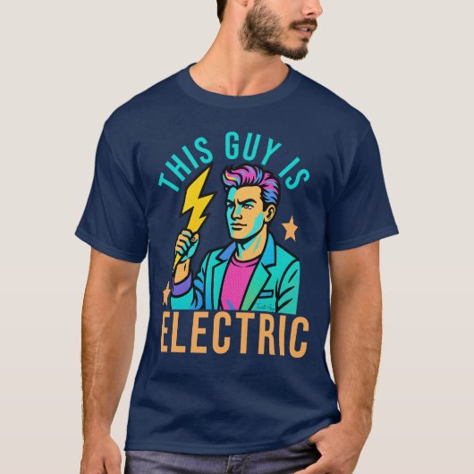 Deze man is een elektrische grappige Punny Lightni T-shirt (Voorkant)