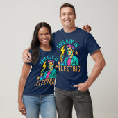 Deze man is een elektrische grappige Punny Lightni T-shirt (Unisex)