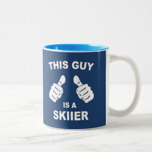 Deze man is een skiier tweekleurige koffiemok
