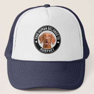 Deze Mens Hoort Bij Huisdier Naam, Aangepaste Foto Trucker Pet