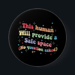 Deze mens zal ongetwijfeld een veilige ruimte bied ronde button 7,6 cm<br><div class="desc">Deze mens zal een veilige ruimte bieden,  geen vraag gesteld</div>
