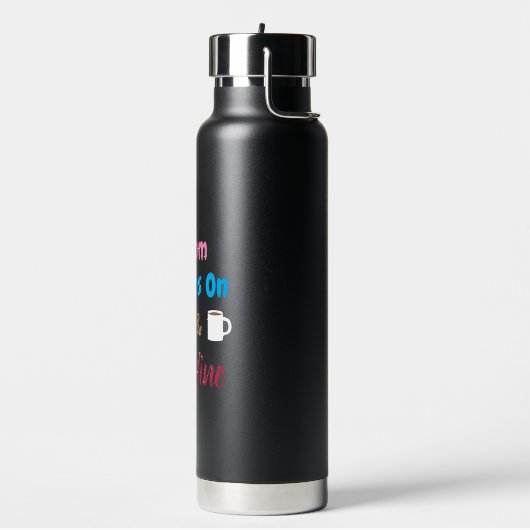 Deze moeder loopt op koffie en wijn waterfles (Links)