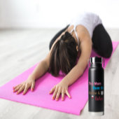 Deze moeder loopt op koffie en wijn waterfles