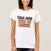 Deze moeder rent op Coffee Retro T-shirt (Voorkant)