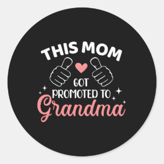 Deze moeder werd gepromoveerd naar oma ronde sticker