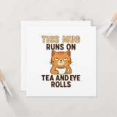 Deze mok werkt op thee en oogrollen – grappig Brit Kaart (Voorkant / Achterkant in situ)